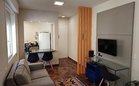 Belo apartamento quarto e sala bem localizado